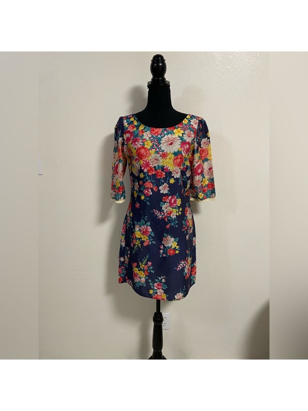 Farm Rio Dress Women’s Size Medium Navy Floral print Shift Dress